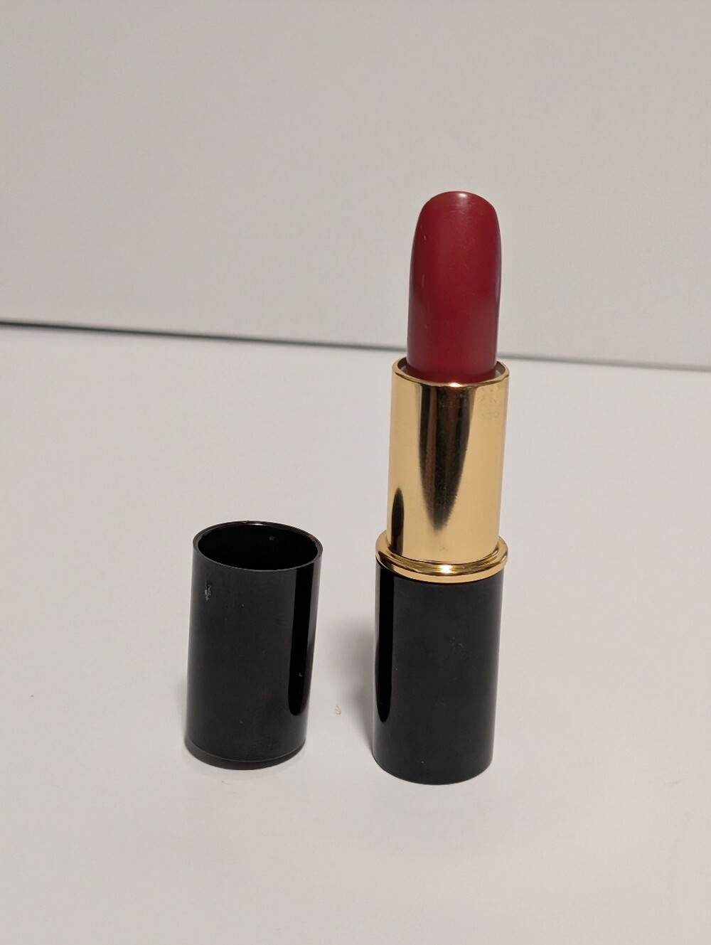 Lancome Lipstick Le Rouge Absolu Rose Petale collection. It is a standard size
